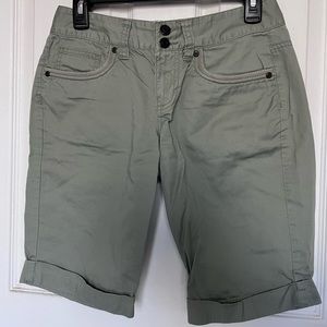 Women’s light sage Bermuda shorts with floral detail on inner waist band 🌸